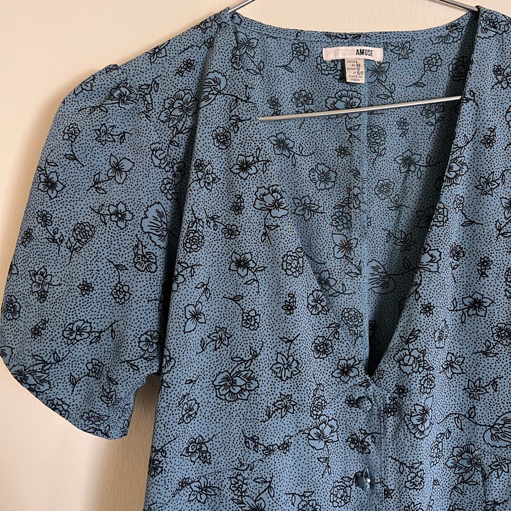 Amuse society blue floral mini dress with buttons in the frontt